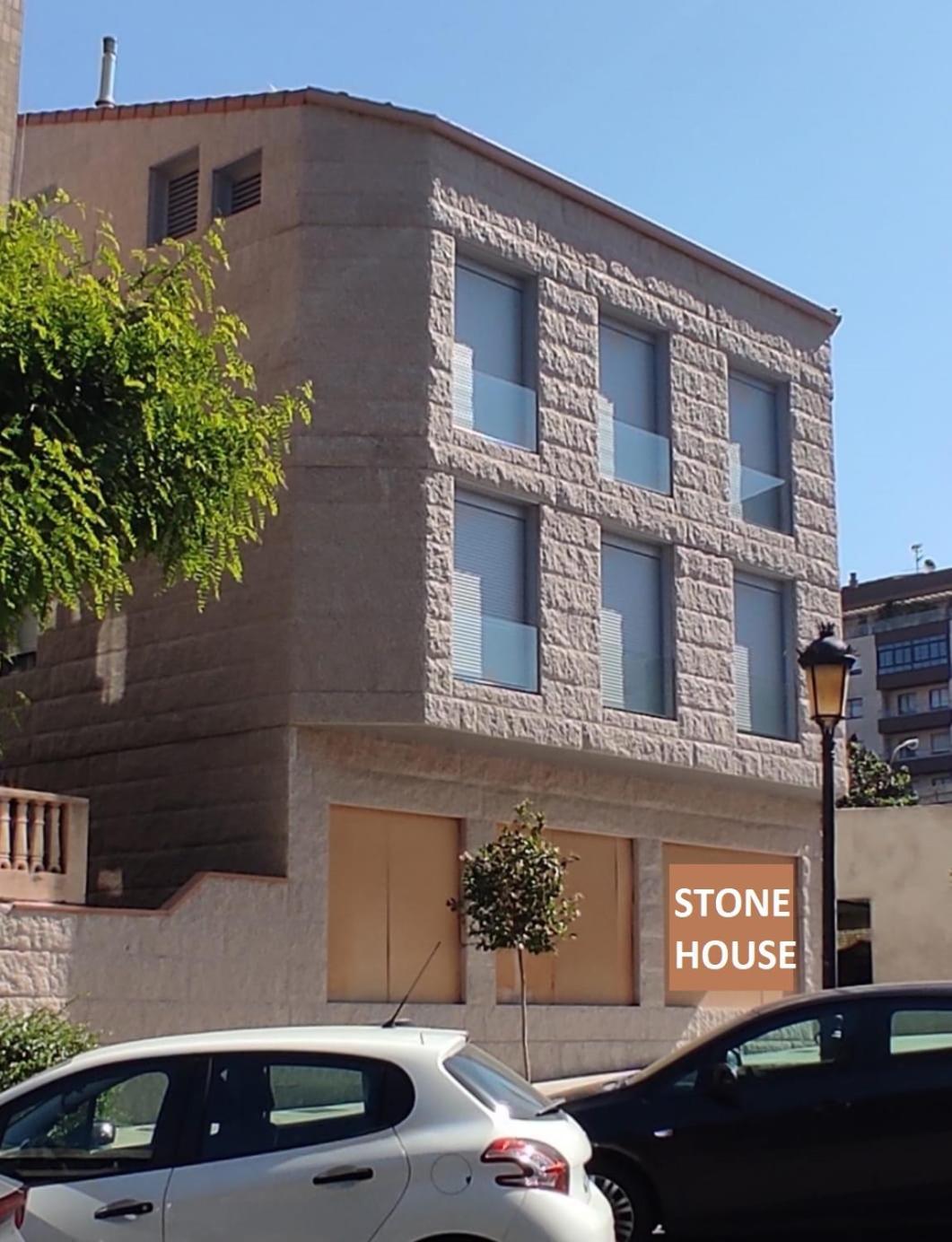 Stone House 2 *